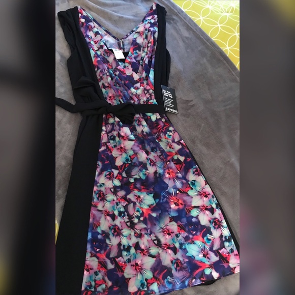 Dress - Picture 1 of 4